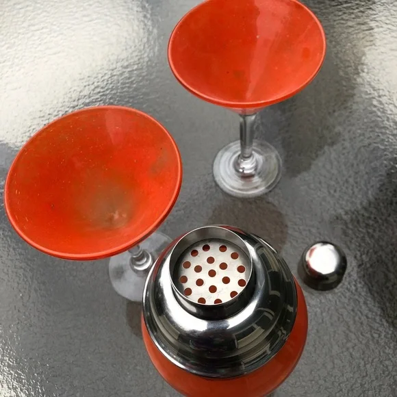 Vintage Blown glass martini glasses & Shaker - Picture 2 of 6